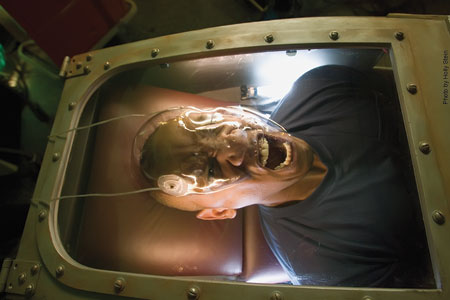 Robert_Englund_Fear_Clinic_1009_4 A patient in the Fear Chamber
