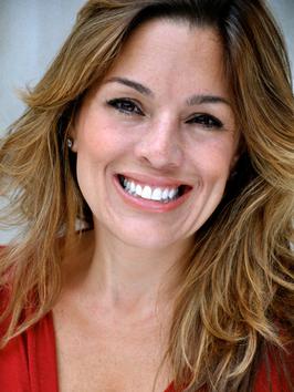 HU_Carrie-McCully-Headshot-02_s3x4_al