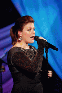 Kelly Clarkson performing