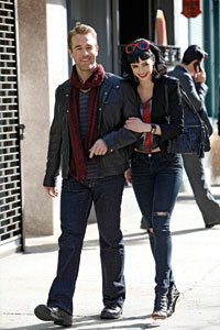 Dont-Trust-B-Apt-23_0412_7 James Van Der Beek, Krysten Ritter, Don't Trust the B--- in Apartment 23