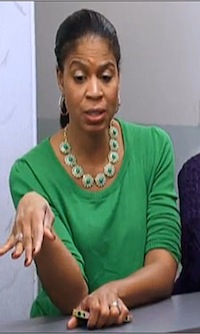 holly-necklace